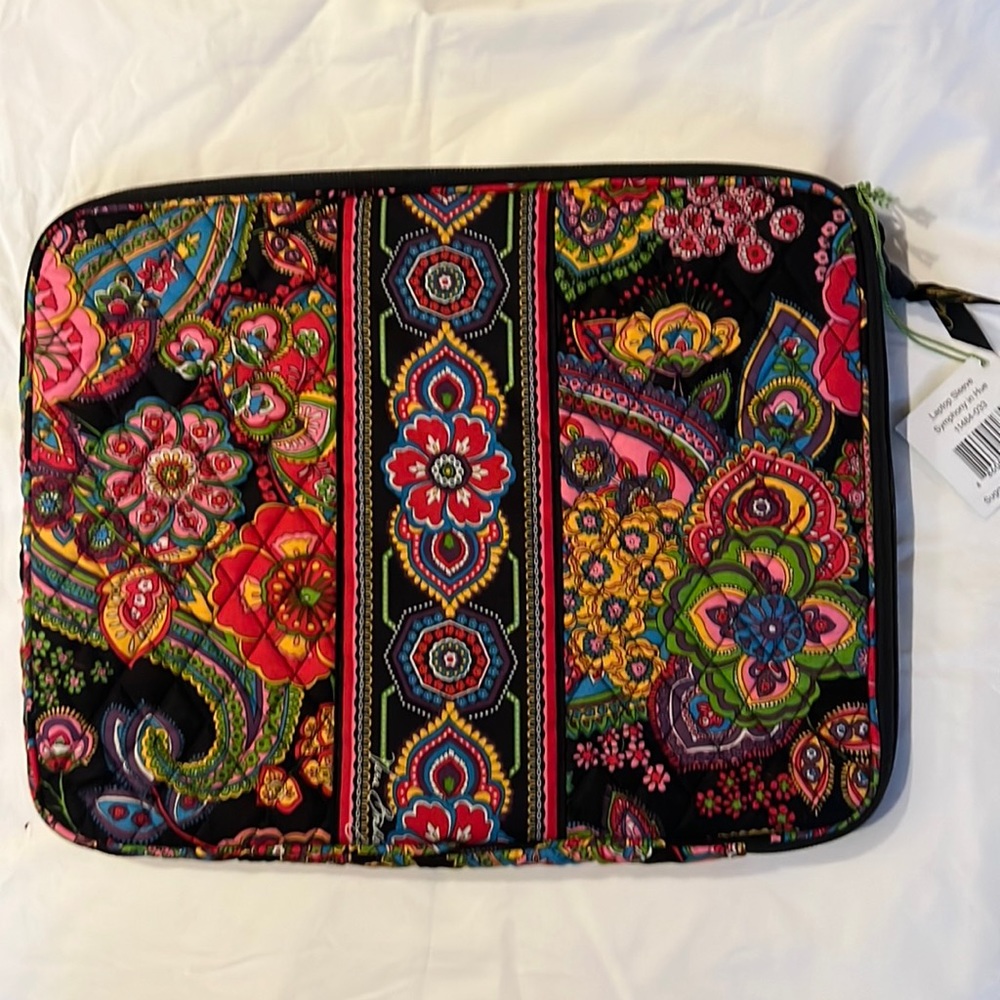 Vera Bradley Laptop Sleeve Tag not attached (it’s inside the inner pocket)